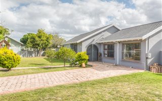 3 Bedroom House in Kamma Park