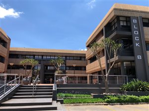 484 m² Office Space in Die Hoewes