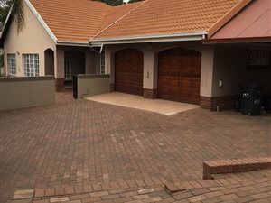 4 Bed House in Waterkloof Heights