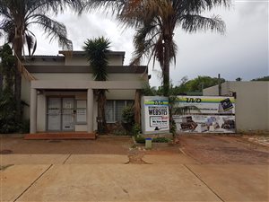 1825 m² Commercial space in Hatfield