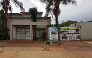 1825 m² Commercial space in Hatfield