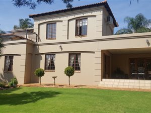 4 Bed House in Montana Park