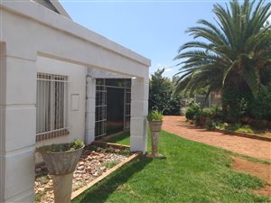 3 Bed House in Edelweiss