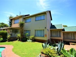 6 Bed House in Florida Glen
