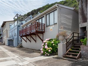 3 Bed House in Herolds Bay