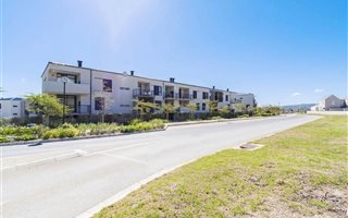 2 Bedroom Apartment in Somerset Lakes