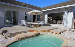4 Bedroom House in Van Riebeeckstrand