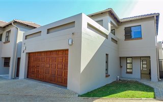 3 Bedroom Duplex in Olympus