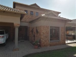 4 Bed House in Magalieskruin