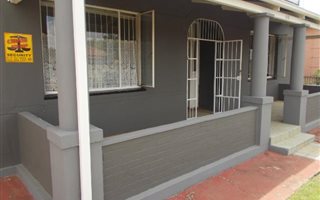 Commercial space in Nigel Central