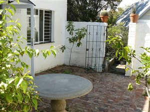 1 Bed Garden Cottage in Kelvin