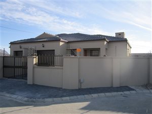 3 Bed Duet in Fairview Golf Estate