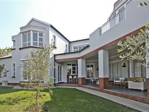 5 Bed House in Helderfontein Estate