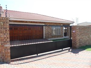 3 Bed House in Aerorand