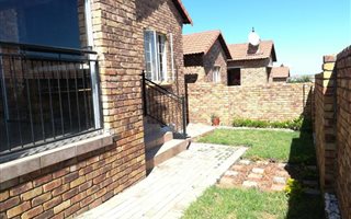 3 Bedroom Simplex in Amberfield Manor