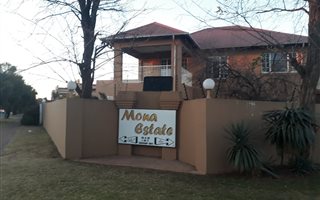 2 Bedroom Townhouse in Krugersdorp North