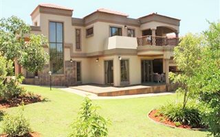 3 Bedroom House in Featherbrooke Estate