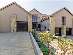 5 Bed House in Dainfern Valley