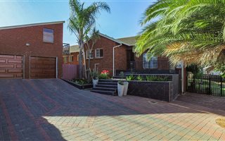 3 Bedroom House in Heuweloord