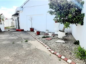 1800 m² Commercial space in Braelyn
