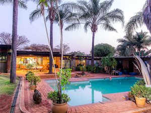 4 Bed House in Lynnwood Ridge