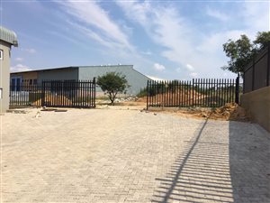180 m² Industrial space in Cosmo City