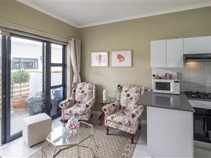 1 Bed Apartment in Paardevlei