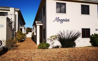 3 Bedroom Apartment in Sandbaai