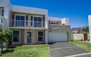 3 Bedroom Townhouse in Gordons Bay Central