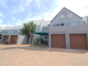 3 Bed Townhouse in Gordons Bay Central