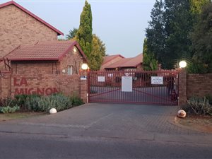 2 Bed Simplex in Highveld