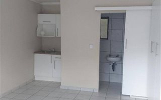 Bachelor apartment in Parkhill Gardens