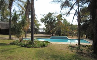7 Bedroom House in Mnandi AH