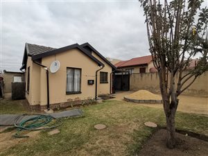 3 Bed House in Olievenhoutbosch