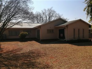 4 Bed House in Daggafontein