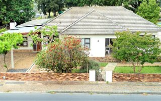 6 Bedroom House in Kuilsriver