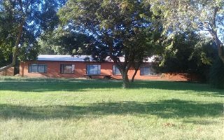 4.2 ha Farm in Daveyton