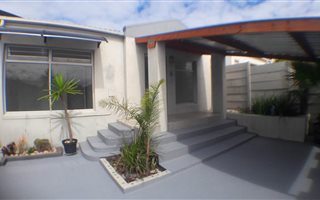 1 Bedroom House in West Beach