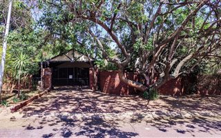 5 Bedroom House in Magalieskruin
