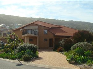 5 Bed House in Outeniqua Strand