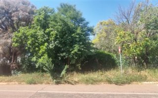 740 m² Land available in Lynnwood Glen