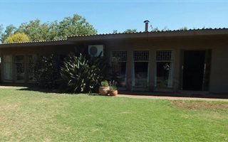 4 Bedroom House in Jim Fouche Park