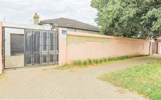 3 Bedroom House in Regents Park