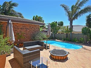 6 Bed House in Welgelegen