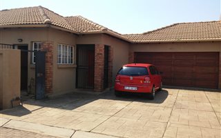 3 Bedroom Simplex in Doornpoort and surrounds