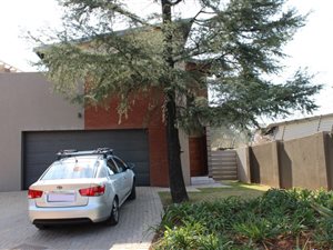 3 Bed Duet in Rietvalleirand