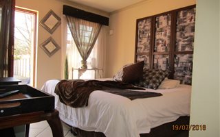 9 Bedroom House in Nimrod Park