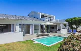 4 Bedroom House in Langebaan Central