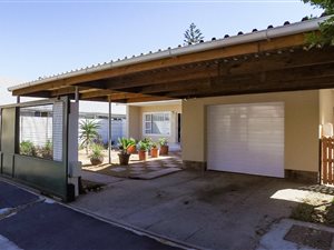 3 Bed House in Strand North