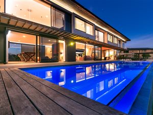 5 Bed House in Simola
